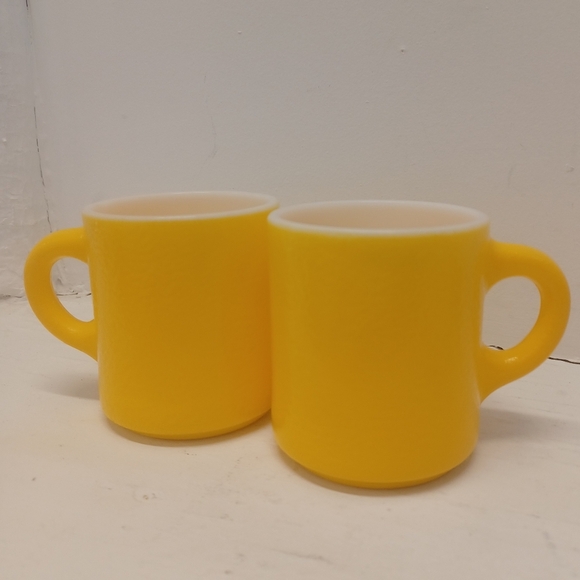 Vintage Hazel Atlas 1950-60s Milk Glass Yellow Mugs Citrus Peel Texture Set of 2 - Picture 1 of 10